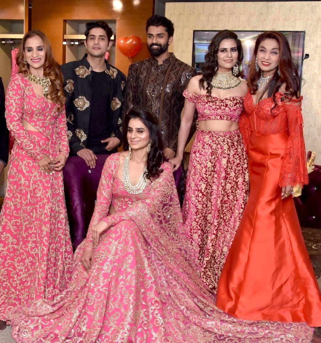 Vandy Mehra & Dr. Sanjana Jon hosted a fashionable evening to witness a stunning display of Creative Couture "ROMANCE" Valentines Special Collection