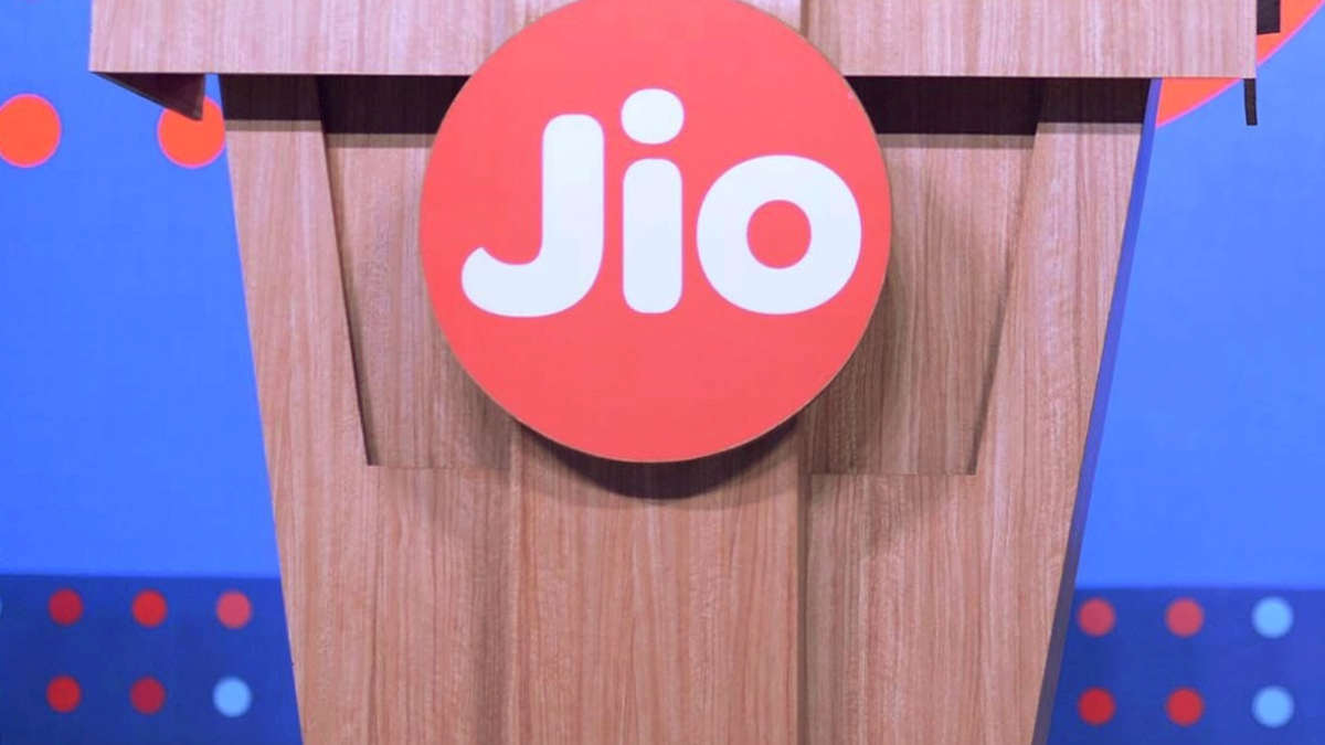 "Jio Users Nationwide Experience Network Outage; Down Detector Reports Surge in Complaints at Noon"