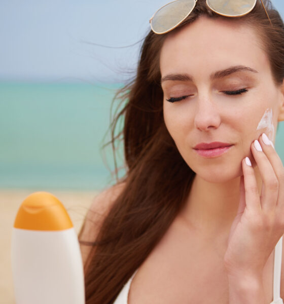 Summer skincare guide with sunscreen tips, dermatologist-approved ingredients, and a step-by-step routine to prevent tanning, pigmentation, acne, and dehydration in hot, humid weather.