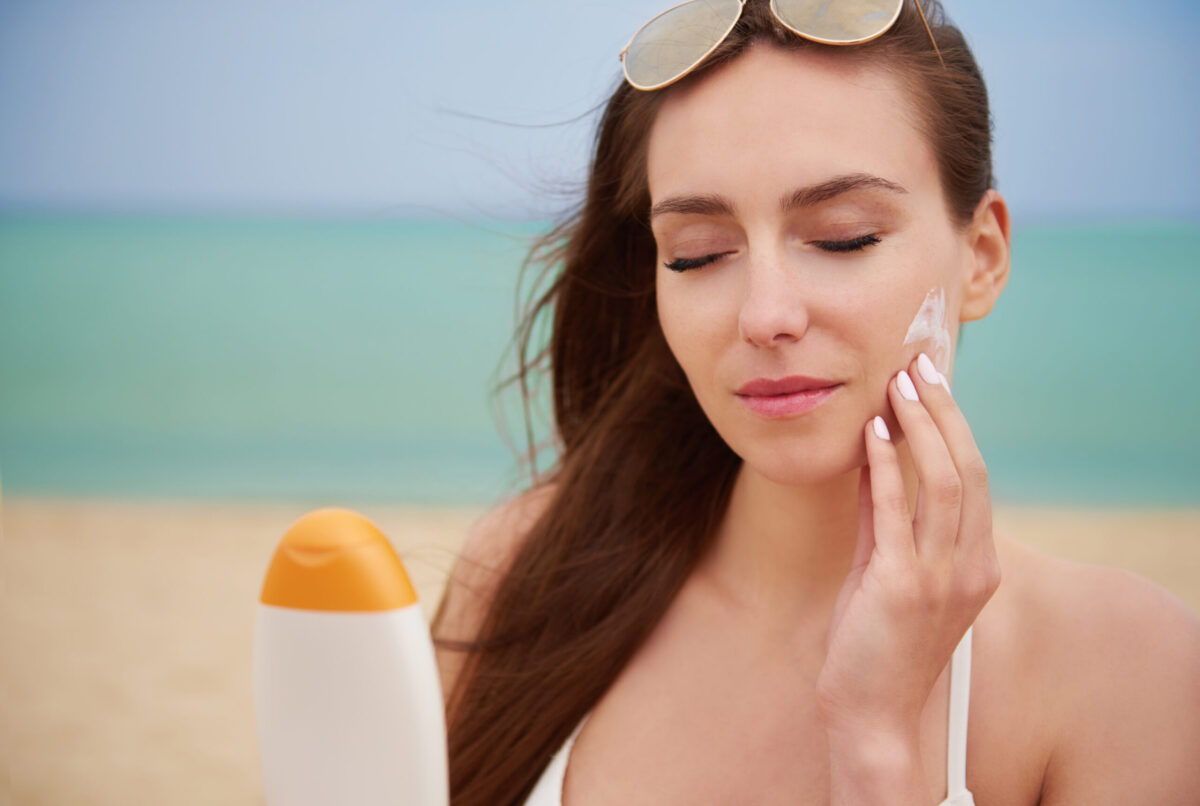 Meltdown Proof: How to Protect Your Skin from India’s Ultimate Summer 121 Summer skincare guide with sunscreen tips, dermatologist-approved ingredients, and a step-by-step routine to prevent tanning, pigmentation, acne, and dehydration in hot, humid weather.